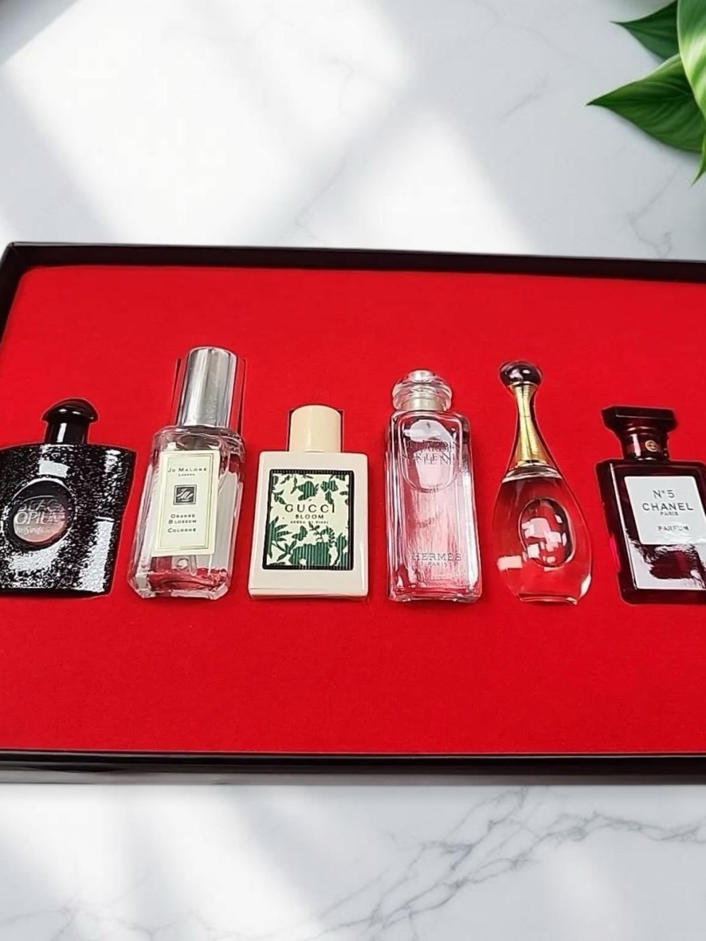 Luxury Mini Perfume Collection Gift Set | 7 Designer Fragrance Minis | Travel Si - Picture 2 of 6